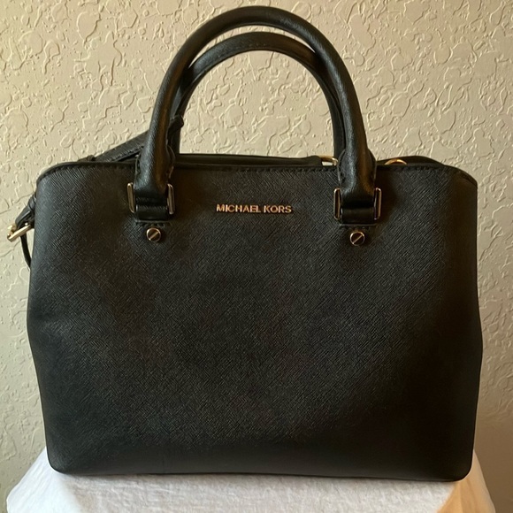 Michael Kors: Black Sheila Medium Faux Saffiano Leather Satchel- Gold Tone - Picture 1 of 15